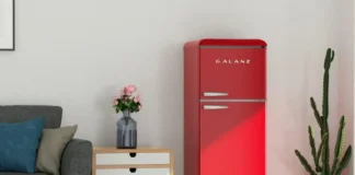 Galanz Retro Fridge Full-Size: Style Meets Modern Convenience A vibrant, retro-style kitchen with a Galanz Retro Full-Size Fridge