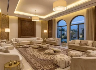 Modern Majlis Seating Ideas for Elegant Arabic Homes Modern majlis seating with elegant Arabic floor seating, luxury sofas, neutral cushions, and contemporary Middle Eastern interior design.