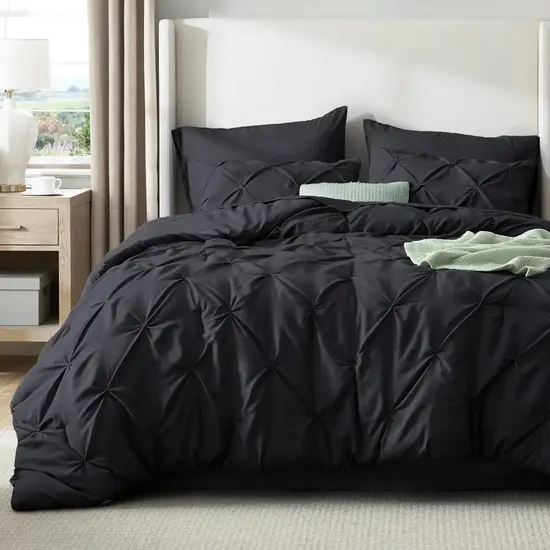 27 Black Nouveau Bedroom Ideas for Luxury Style 2 Black Velvet Bedding