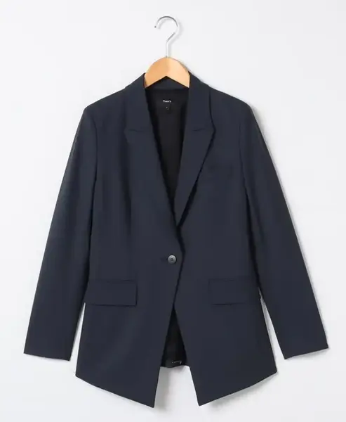 Navy tailored blazer with a structured silhouette for polished winter outfits.